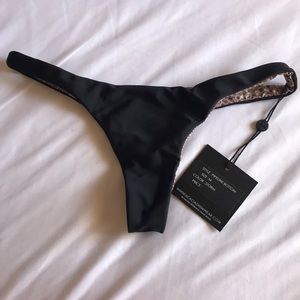 Acacia Pipeline bottoms size M